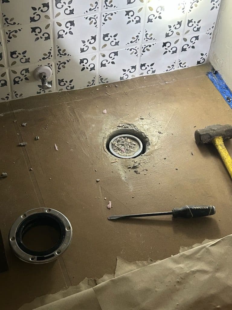 Gallery photos for Efficient Bathroom Upgrade with New Toilet Installation: Image #2